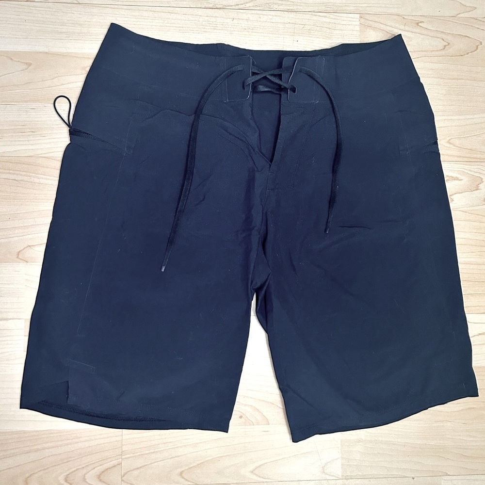 Lululemon board short Flow Breathe Repeat Lace up Athletic Short size  28 black